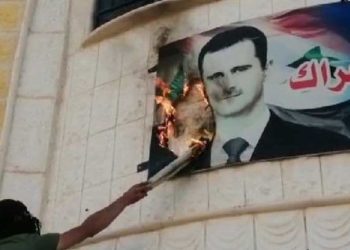 إحراق صورة لـ”رأس النظام” في مدينة التل بريف دمشق