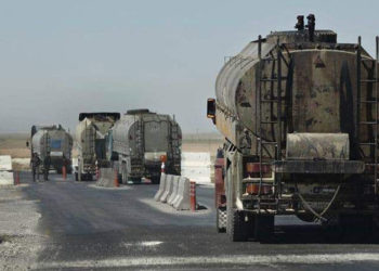 بقذيفة “RPG”.. مسلحون يستهدفون صهريجاً محمل بالنفط في دير الزور