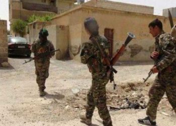 بينهم أطفال.. “قسد” تعتقل عدداً من الأشخاص في دير الزور