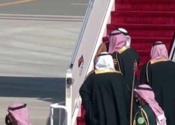 بعد المصالحة.. أمير قطر يصل السعودية لحضور القمة الخليجية