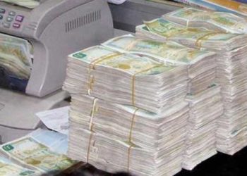 انخفاض طفيف للدولار في سوريا.. وهبوط الذهب