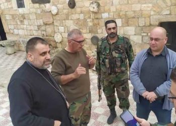 ضابط روسي يدشن نصباً تذكارياً لقتلى قوات النظام في حماة