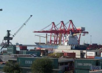 قبالة السواحل اللبنانية.. شحنة كيماوية خطرة تتجه إلى سوريا