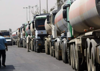 “حزب الله” اللبناني يشرف على تهريب 100 صهريج نفطي إلى سوريا يومياً 