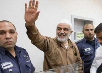 من داخل سجنه.. الشيخ رائد صلاح يتبرع للنازحين السوريين