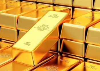 الذهب ينخفض لأدنى مستوى له في ثمانية شهور