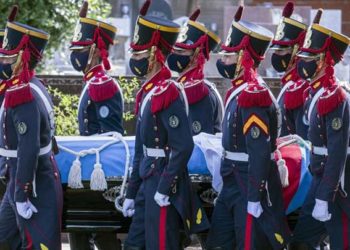 “كارلوس منعم” رئيس أرجنتيني سابق من أصل سوري يوارى الثرى في مقبرة إسلامية