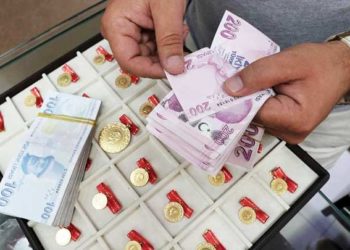 خلال أسبوع.. الليرة التركية ترتفع 4% أمام الدولار والذهب ينخفض 5%