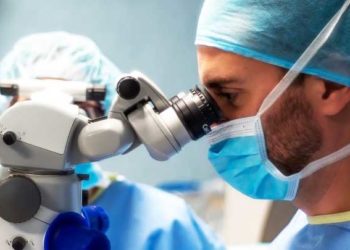 فريق طبي في دمشق ينجح بإعادة البصر لمريضة سرطان بعد تدخل ليزري