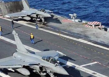 برفقة 20 طائرة مقاتلة.. فرنسا ترسل حاملة طائرات إلى شرق المتوسط
