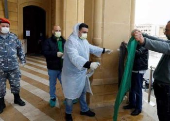 بسبب تطعيم نواب.. البنك الدولي يهدد بقطع دعم لقاحات كورونا في لبنان