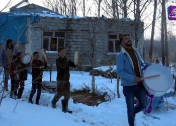 خارج السرب – متزلج ينجو من مطاردة دب مفترس