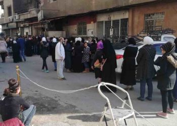 خمسة أيام بلا خبز في ريف دمشق ومسؤولون في حكومة النظام ينعشون السوق السوداء لبيعه