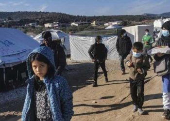 إندبندنت: احتجاز أطفال لاجئين لفترة طويلة يثير الجدل في بريطانيا