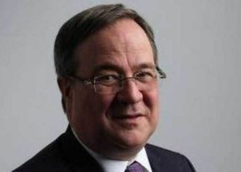 خليفة “ميركل” ينفي اتهامه بالتقرب من “بشار الأسد” ويصفه بـ “مجرم حرب”