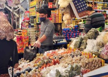 تخبط في أسواق ريف دمشق بعد تحطيم الدولار لأرقام قياسية وغياب الرقابة عن الأسواق