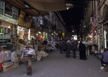 دوريات أمنية بالزي المدني في أسواق دمشق بعد ارتفاع الدولار