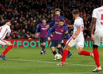 برشلونة يسقط في ذهاب نصف نهائي كأس الملك بثنائية إشبيلية