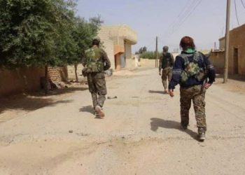 قسد تعتقل 20 شخصاً من عائلة واحدة في الرقة