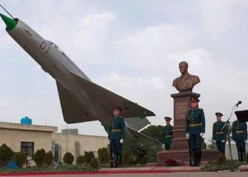 “حميميم”.. إقامة تمثال لطيار روسي قتل في ريف إدلب