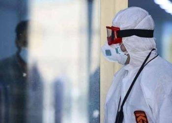 “الصحة العالمية” تسجل انخفاضاً في إصابات كورونا حول العالم