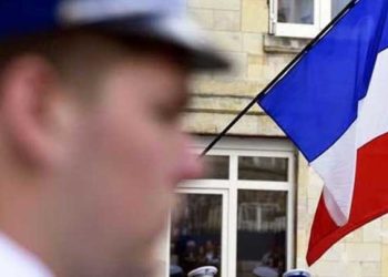 القضاء الفرنسي يوقف دعوى بحق ضابط منشق عن النظام