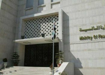 مسؤول تابع للنظام: الحجز على أموال موردين عملوا بعقود سابقة مع التربية “صحيح”