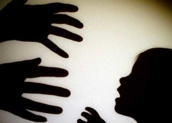 بحجة تربيتها.. أب يعتدي على ابنته بسيخ حديدي في بلدة شين بريف حمص