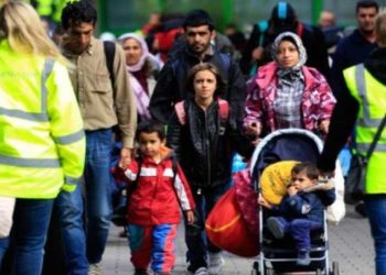 أول دولة أوروبية تعلن عن قرار ترحيل نحو 100 لاجئ سوري إلى دمشق