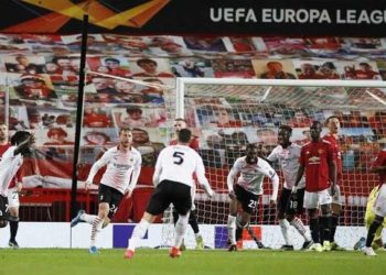 رغم انقطاع الكهرباء.. حريق بسبب ماس كهربائي في دمشق القديمة