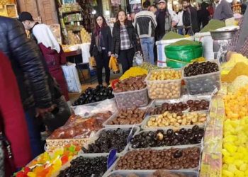 ثبات بالأسعار رغم انخفاض الدولار والتجار يبررون.. انخفاض وهمي