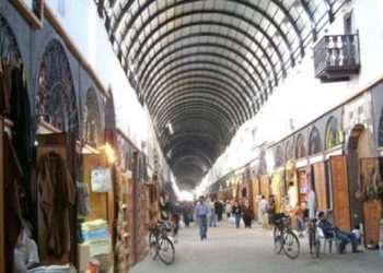 الدولار يطرق ابواب ٤٠٠٠ من جديد والسوريون بلا حيلة