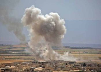 غارات جوية وقصف مدفعي على أرياف حماة وإدلب واللاذقية