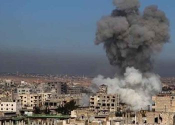 غارات جوية وقصف مدفعي مكثف على ريفي حماة وإدلب