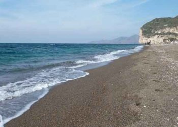 البحر يلفظ جثثاً مجهولة على شاطئ اللاذقية