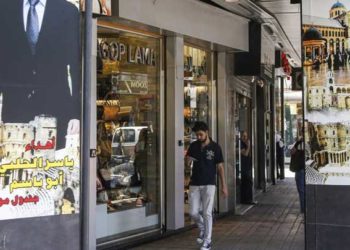 بعد ارتفاع الدولار.. حكومة النظام تلاحق شركات الحوالات المالية بدمشق