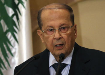 الرئيس اللبناني يحمل السوريين مسؤولية الأزمة الاقتصادية في بلاده