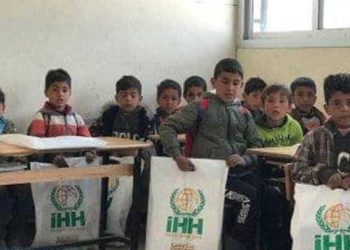 منظمة تركية تقدم قرطاسية لمئات الطلبة بريف الحسكة