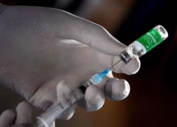 النظام يتلقى أول شحنة من لقاحات كورونا من منظمة الصحة العالمية