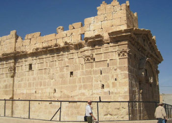 بعد فشل قوات النظام بضبط الأمن.. أهالي ضمير بريف دمشق يشكلون لجنة لحراسة المدينة من السرقات