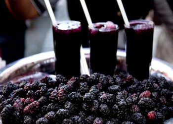 النظام يوزع مساعدات لعناصره ومواليه وغضب شعبي من آلية اختيار المستحقين