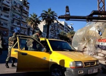 التجار يشتكون من معاملة الحواجز الأمنية في دمشق وريفها.. ابتزاز برداء القوانين