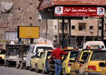 حكومة النظام تخفض مخصصات البنزين عبر “البطاقة الذكية” لشهر نيسان