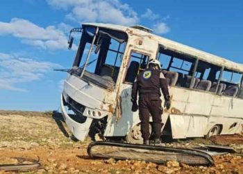 قتيل وإصابات بانقلاب حافلة تقل طلاباً بريف حلب