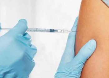 “رايتس ووتش” تحذر الحكومة اللبنانية من استثناء اللاجئين من لقاح كورونا