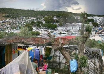 انخفاض عدد المهاجرين الواصلين إلى اليونان بنسبة 82 بالمئة