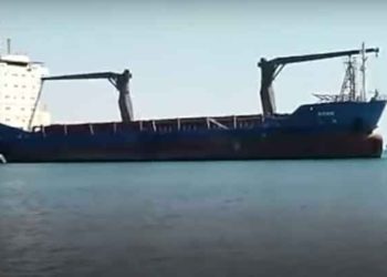 بحار سوري يغادر سفينته بعد 4 سنوات من احتجازها في مصر