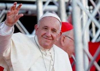 بابا الفاتيكان يدعو المجتمع الدولي لإنهاء الحرب في سوريا