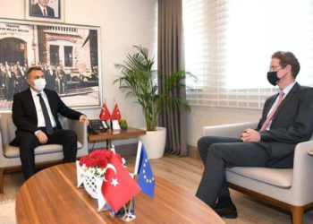 “الاتحاد الأوروبي” يمدد مشروعاً تعليمياً خاصاً بالسوريين في تركيا