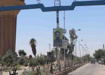 دير الزور.. إقالات بالجملة لموظفين ورؤساء بلديات في مناطق شرق الفرات